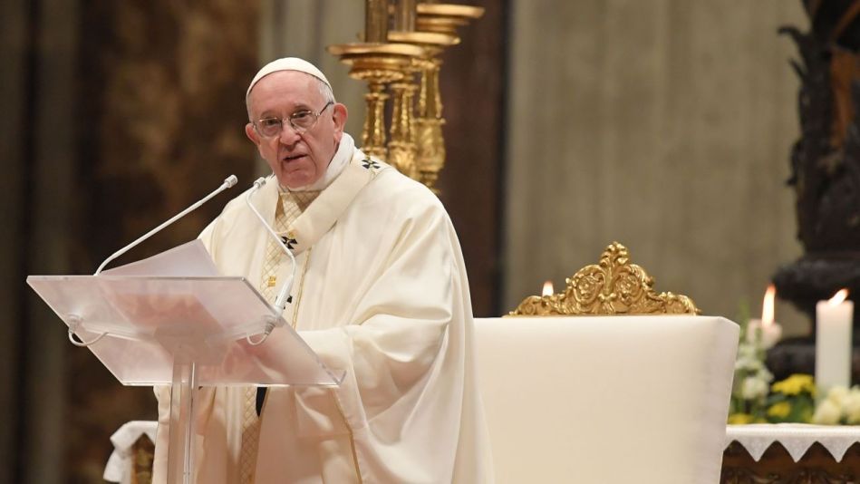 Il Papa ai nuovi sacerdoti: “Questa non è carriera, è un servizio, allontanatevi dai soldi”
