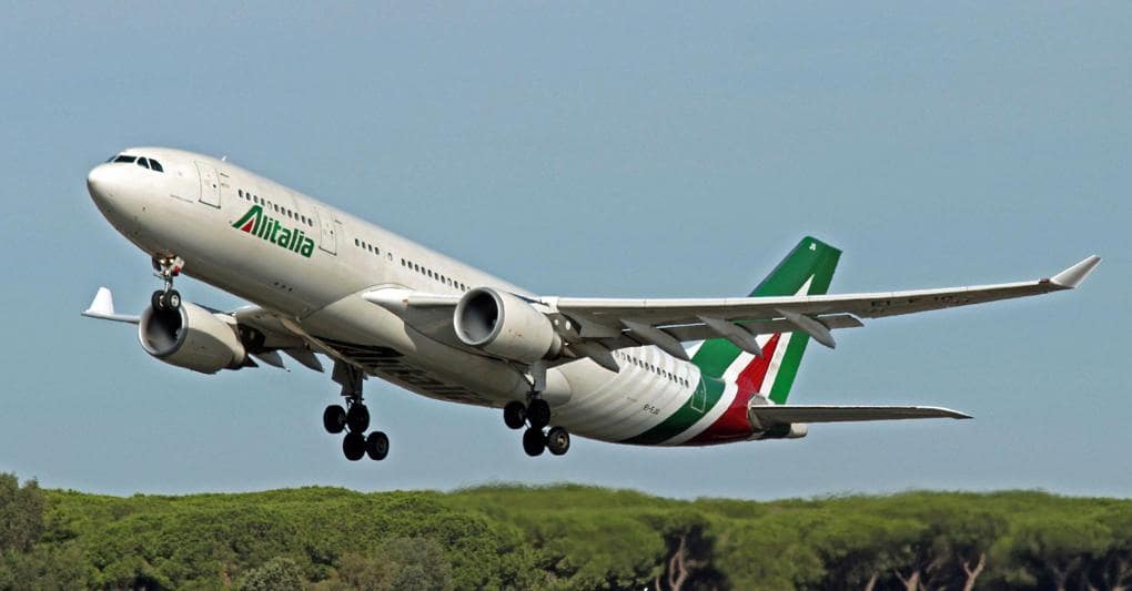 Alitalia, pagamento al 50% per gli stipendi