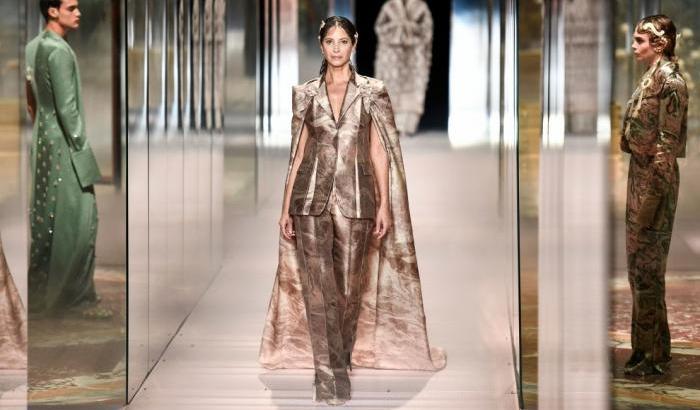 Fendi, l’alta moda in passerella a Parigi, per la nuova collezione Autunno-Inverno 2021/22