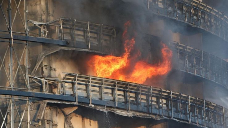 Incendio a Milano: si potrebbe essere trattato di effetto lente