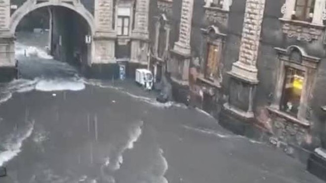 Nubifragio a Catania, morto un uomo di 53 anni