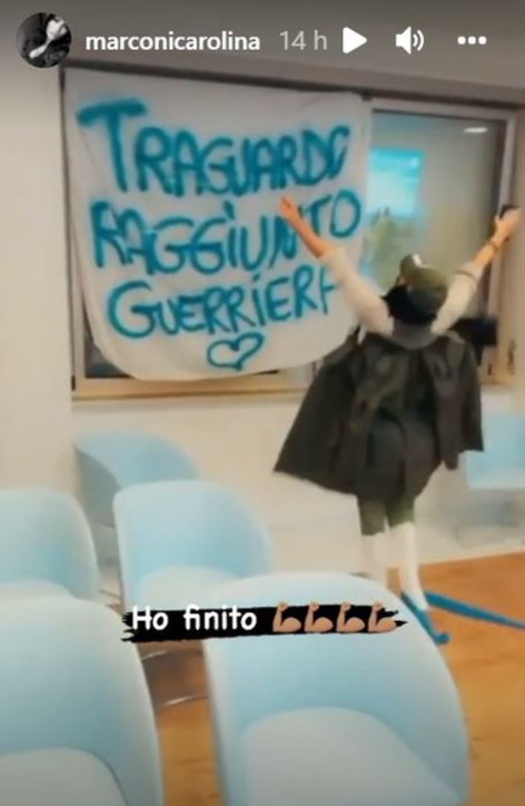 Carolina Marconi ha finito la chemio: una  festa a sorpresa per la guerriera