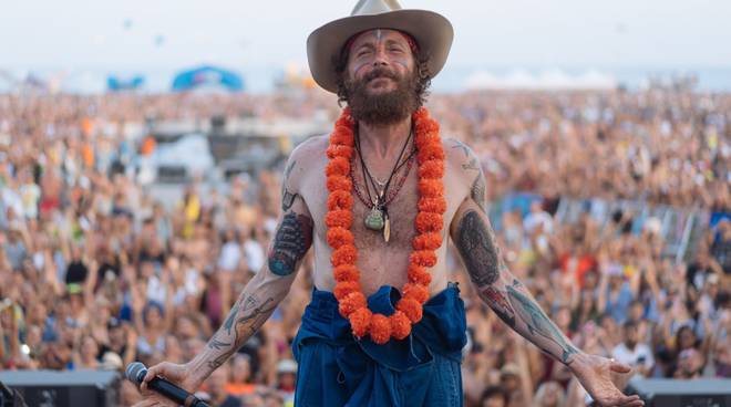 Jovanotti e Radio Italia ti portano sul palco del Jova Beach Party 2