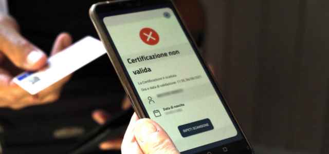 Revoca temporanea del green pass per i positivi al Covid