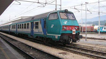 Minorenne molestata sul treno nel Reggiano: denunciato 25enne