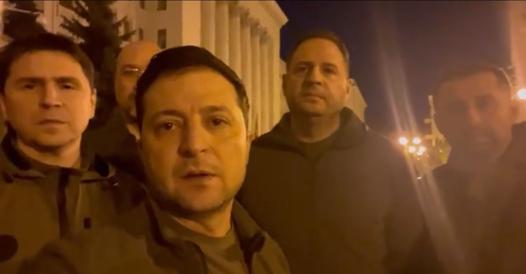 Ucraina, terza notte di guerra. Zelensky e Kiev resistono