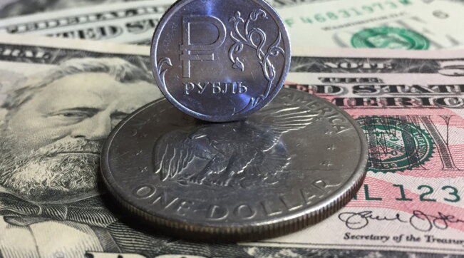 Crolla il rublo, la Borsa non apre