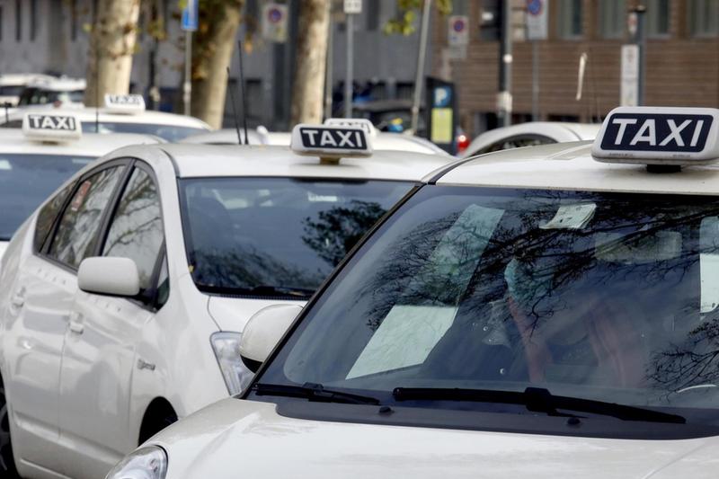 Taxi: alla Camera emendamento governo per lo stralcio art.10