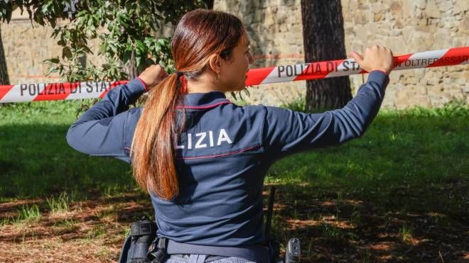 Giovane morto in strada a Roma, sembrerebbe essere stato accoltellato