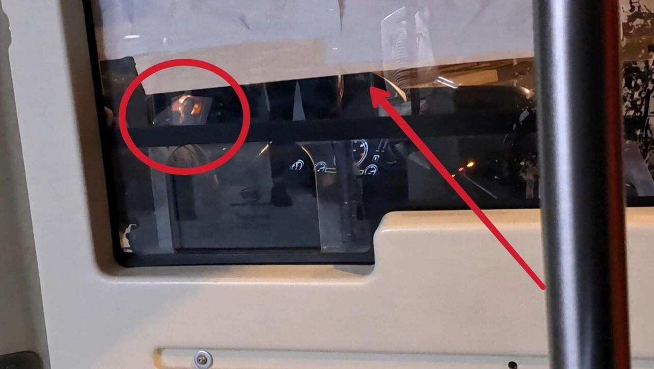 Roma, autista Atac guarda un film mentre guida autobus: sospeso dal lavoro e niente paga