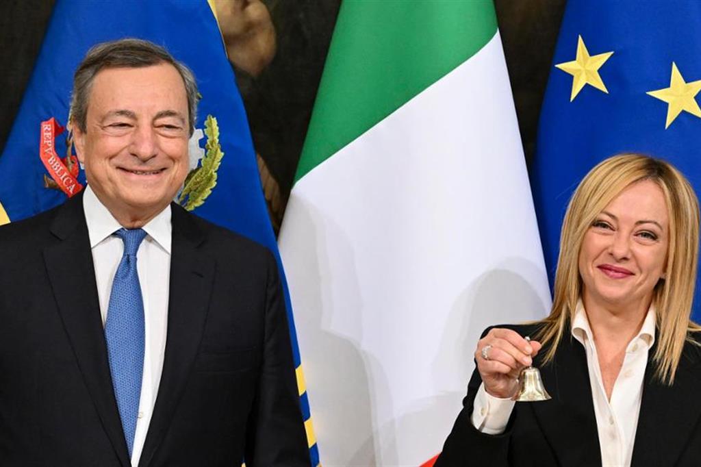 Passaggio  campanella da Draghi a Meloni. Poi primo Cdm
