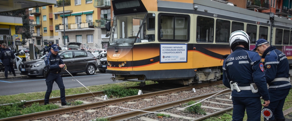 Milano, ragazzino in bici, mentre andava a scuola, investito da un tram all’età di 14 anni