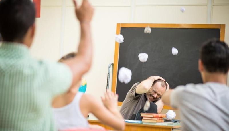 Valditara: “Mandare gli alunni violenti ai lavori socialmente utili”