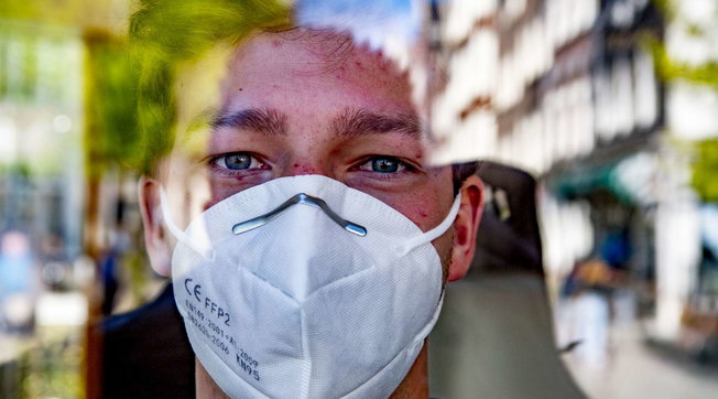 Ministro Schillaci: ‘Quarantena a 5 giorni’, ma De Luca: ‘Teniamo la mascherina’