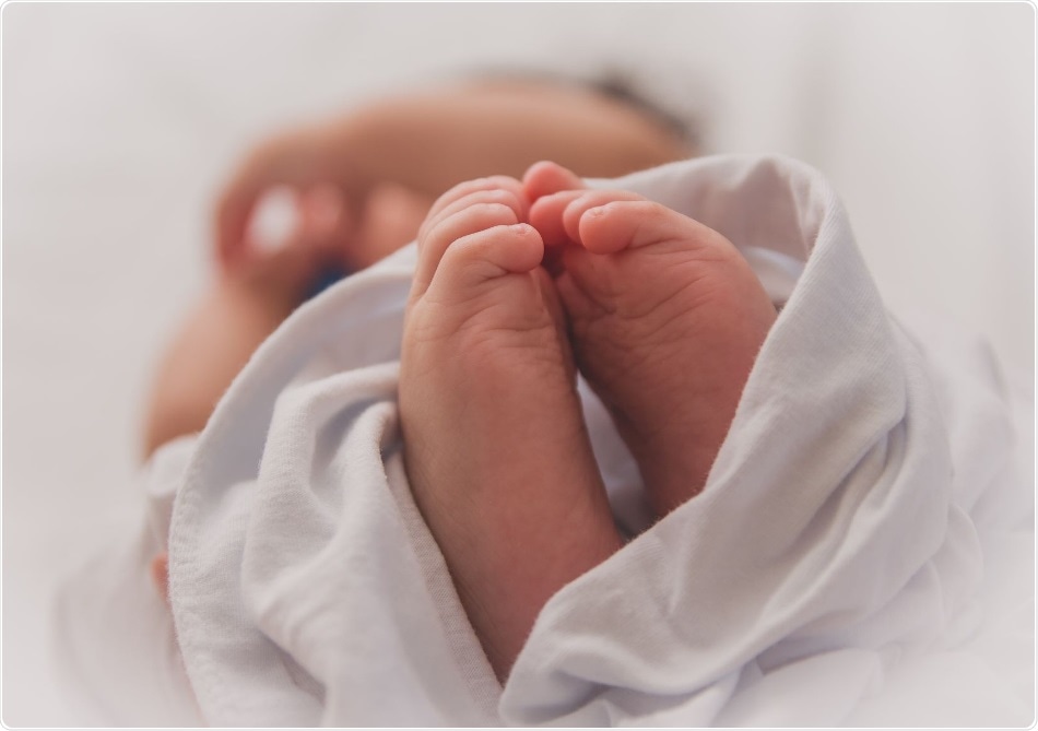 Neonata nata con otto embrioni nello stomaco