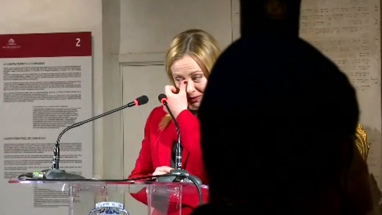 Giorgia Meloni si commuove. A comunità ebraica dice: “Le leggi razziali ignobili!”