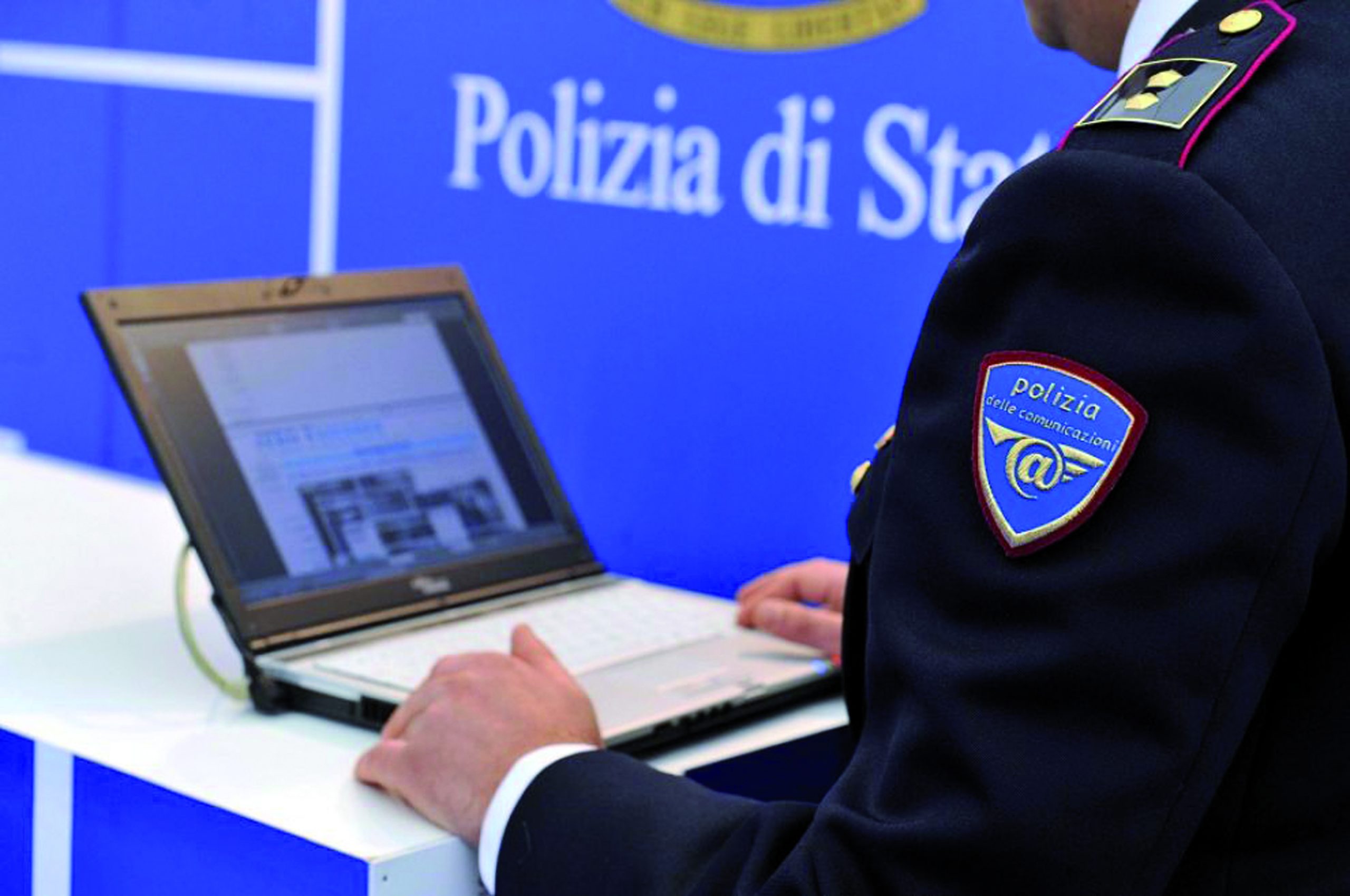 Ricatti online, 130 casi nel 2022: più colpiti i ragazzi tra i 14 e i 17 anni