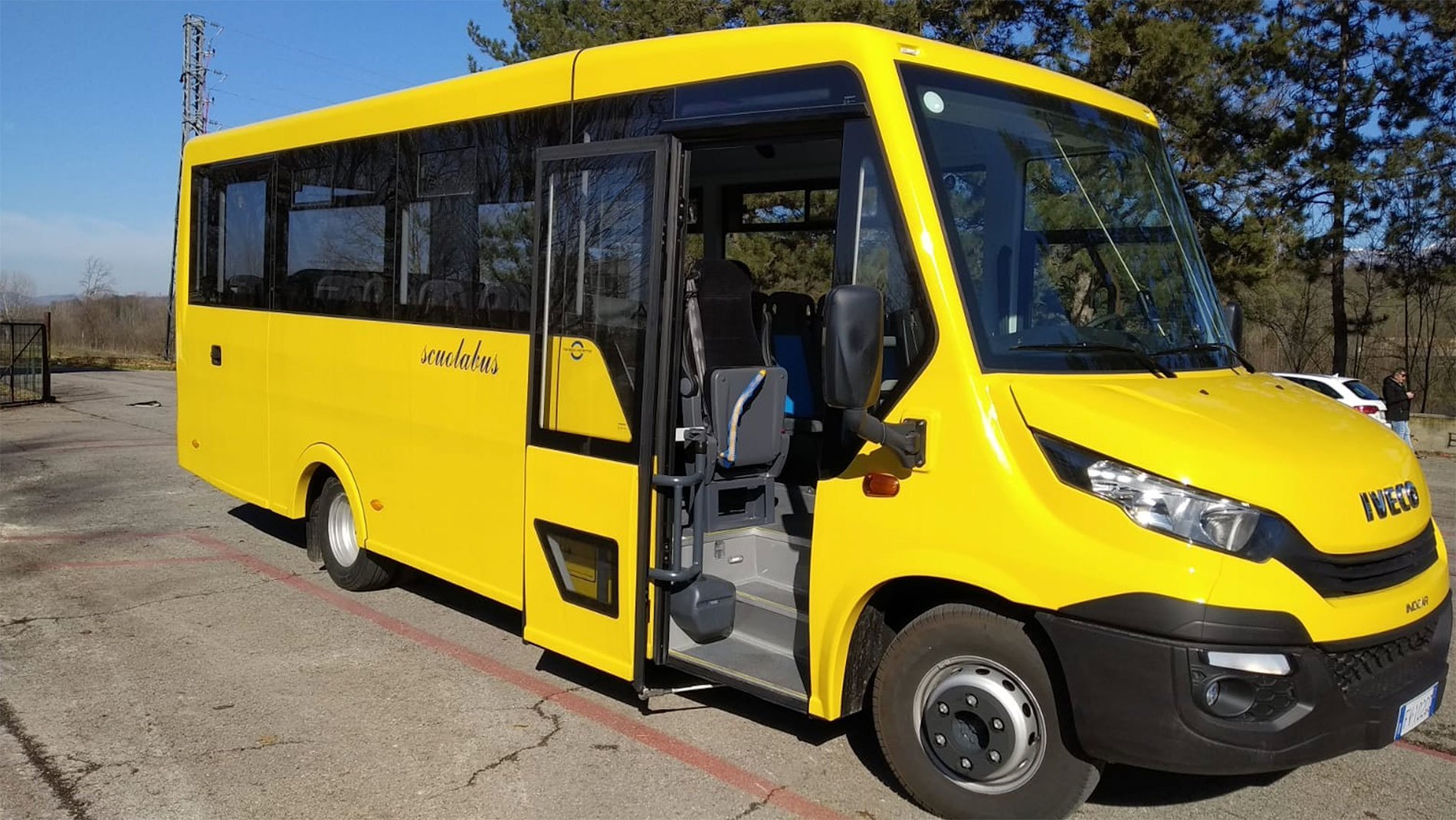Arrestato autista di scuolabus, molestava minori