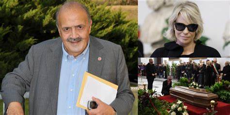 Maurizio Costanzo, ai funerali la figlia Camilla: “Ora sei con Sordi e Gassman a fare talk-show in paradiso”