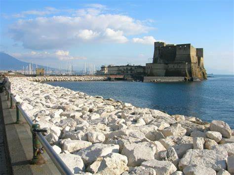 Napoli, 18enne ucciso per una macchia sulle scarpe: è caccia al killer