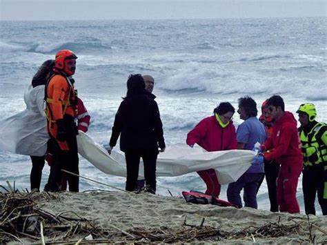 Naufragio Crotone, il bilancio sale a 72 morti: recuperate bimba di 3 anni e una donna