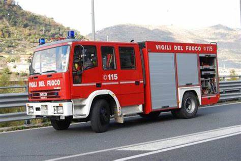 Custonaci (Trapani), scontro frontale tra due auto: ci sono 7 morti