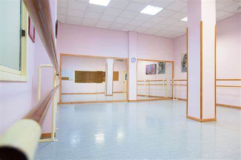 Denuncia di genitori con figlia con Sindrome di Down: “Esclusa dal saggio di danza”