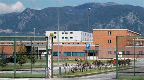 Terni, donna uccisa in casa a coltellate:  marito suicida in carcere