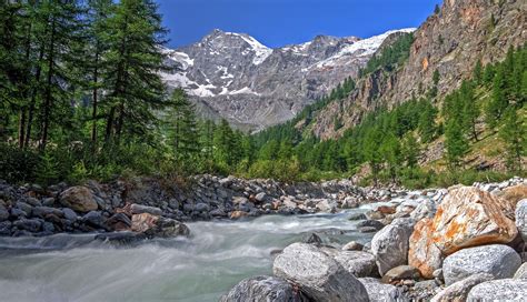 Cade in un crepaccio sul Gran Paradiso, salvato un alpinista