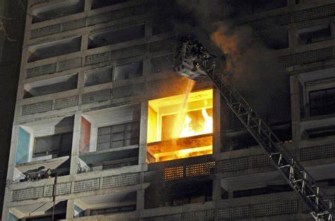 Marsiglia: crolla condominio di 4 piani in centro città