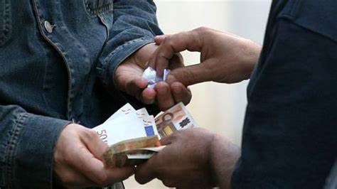 Avevano due chili di cocaina in casa, arrestati madre e due figli