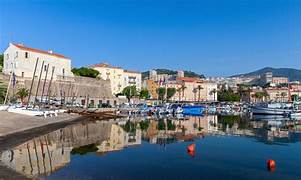 Turista italiana ferita in Corsica. E’ stata raggiunta da un proiettile mentre era in camper con il marito