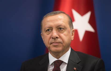 Elezioni in Turchia, si va al ballottaggio. Erdogan avanti, ma sotto il 50%: “Rispetterò il risultato”