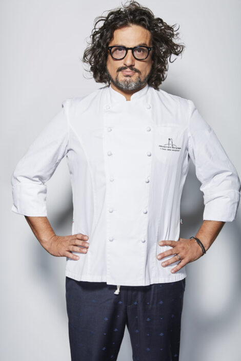 Dall’8 settembre l’incantevole spazio esterno del ristorante   dello chef Alessandro Borghese diventa galleria d’arte open-air   con una nuova raffinata mostra che ha nel Marmo il protagonista