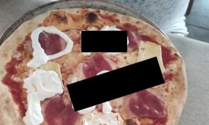 Caorle (Venezia), pizzaiolo scrive (con la panna) una bestemmia sulla pizza: licenziato