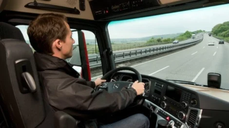 Milano obbligo dei sensori per angolo cieco sui camion
