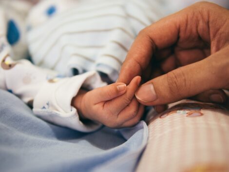 Natalità, dopo 30 anni nasce il primo bambino in un borgo di 25 abitanti