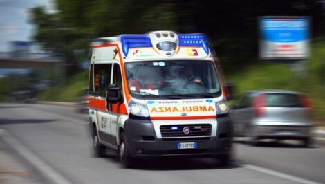 Taranto, bimbo perde tre dita per l’esplosione di un petardo