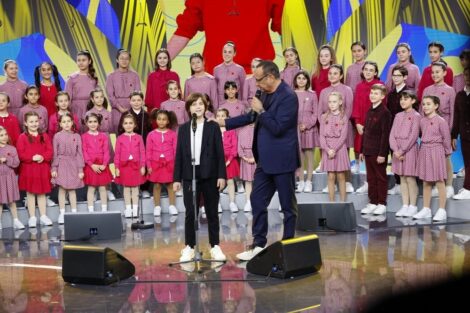 Zecchino d’oro 2023: vinto dal brano “Non ci cascheremo mai” di Max Gazzè, Francesco De Benedettis e Francesco Gazzè, interpretata da Salvatore (9 anni, di Napoli)