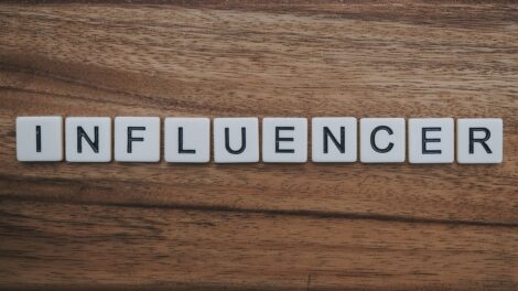 Agcom, arriva la stretta sugli influencer attivi in Italia