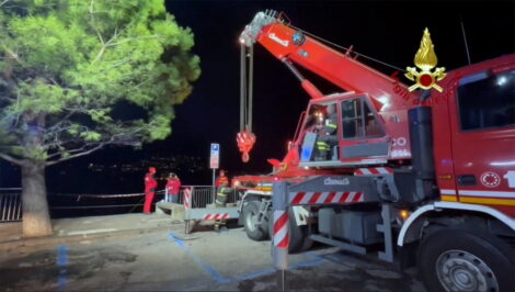 Como, morta coppia in auto nel lago: guasto meccanico o malore?