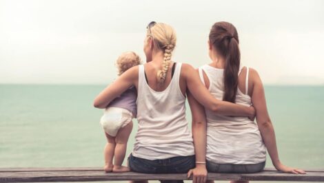 Milano, Corte d’Appello: “Illegittime le trascrizioni dei figli di coppie di donne”