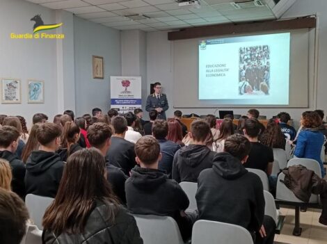 Monza, Gdf: proseguono gli incontri con gli istituti scolastici  provincia brianzola sul tema della “Legalità e sicurezza economico – finanziaria”