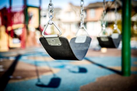 Padova, nascondevano la droga in parco per bambini: arrestati