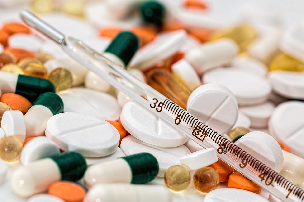 GDF Bologna: con agenzia delle dogane e monopoli rinvenuta mezza tonnelata di cosmetici e farmaci illegali occultati nelle valigie