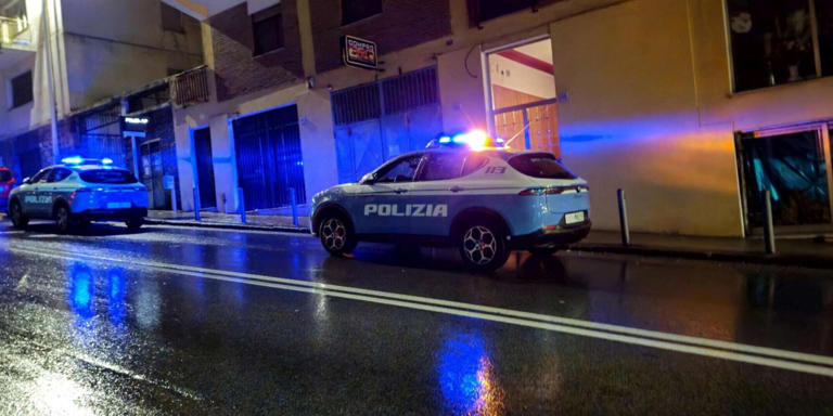 Roma, poliziotti accerchiati e aggrediti durante controllo antidroga
