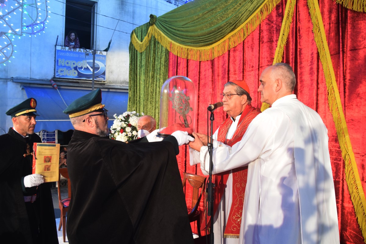 Carinaro (Ce), Ordine OSMTj 1804: alla Solennità di Santa Eufemia il Priore Generale d’Italia Umberto Caruso ha consegnato il Pastorale dei Templari al Card. Crescenzio Sepe