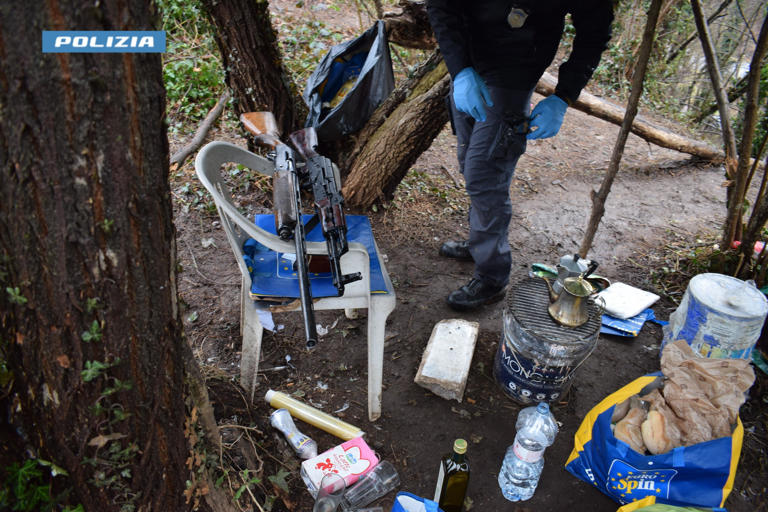Nordafricani di bande di spacciatori, armati di kalashnikov, arrestati nei boschi del Varesotto