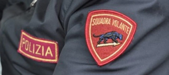 Catania, punta una pistola contro poliziotti: 26enne disarmato e arrestato
