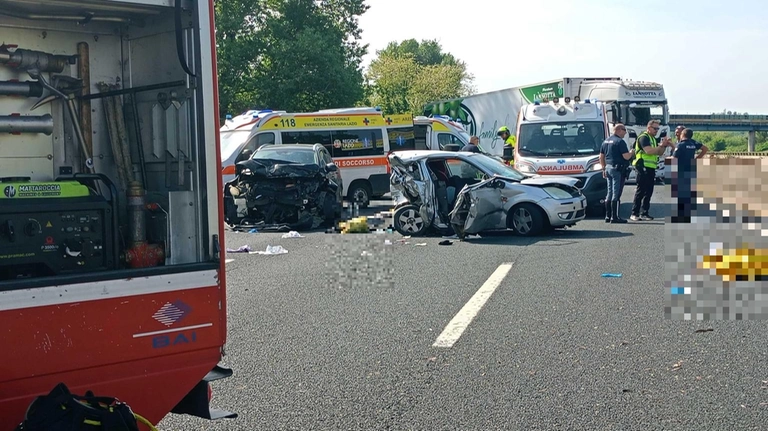 Tamponamento in A1, morti padre e figlio di 8 anni